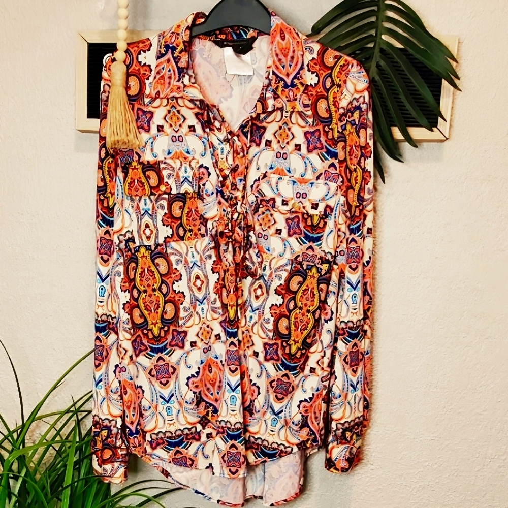 BCBGMaxAzria I Paisley Boho Western Blouse/Tunic w/lace front v neck. Si…